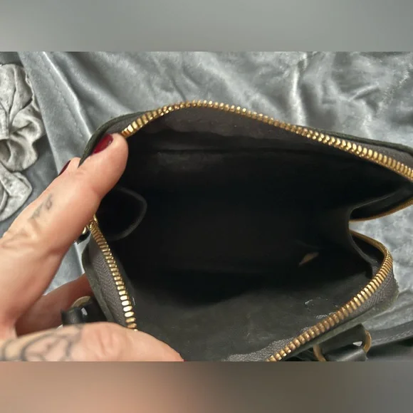 Portland Leather Women’s Black Crossbody Bag Blk - Picture 4 of 5